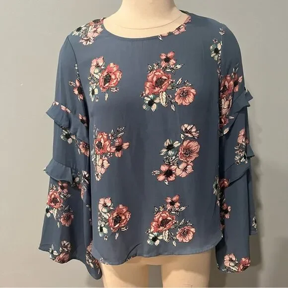 NWT Lush Ruffle Bell Sleeve Blouse in Dusty Blue Blush/Ivory Floral Size Small - Picture 2 of 7